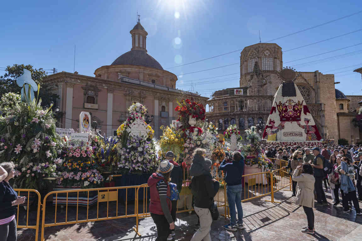 Valencia - fallas 2023 - ofrenda floral 02 .jpg